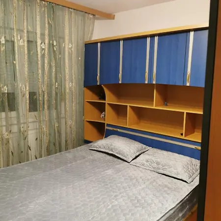Charming Vintage 5 Min To Center Self Check-in Apartment Craiova