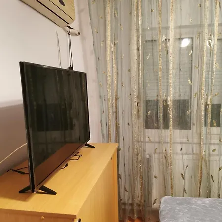 Charming Vintage 5 Min To Center Self Check-in Craiova